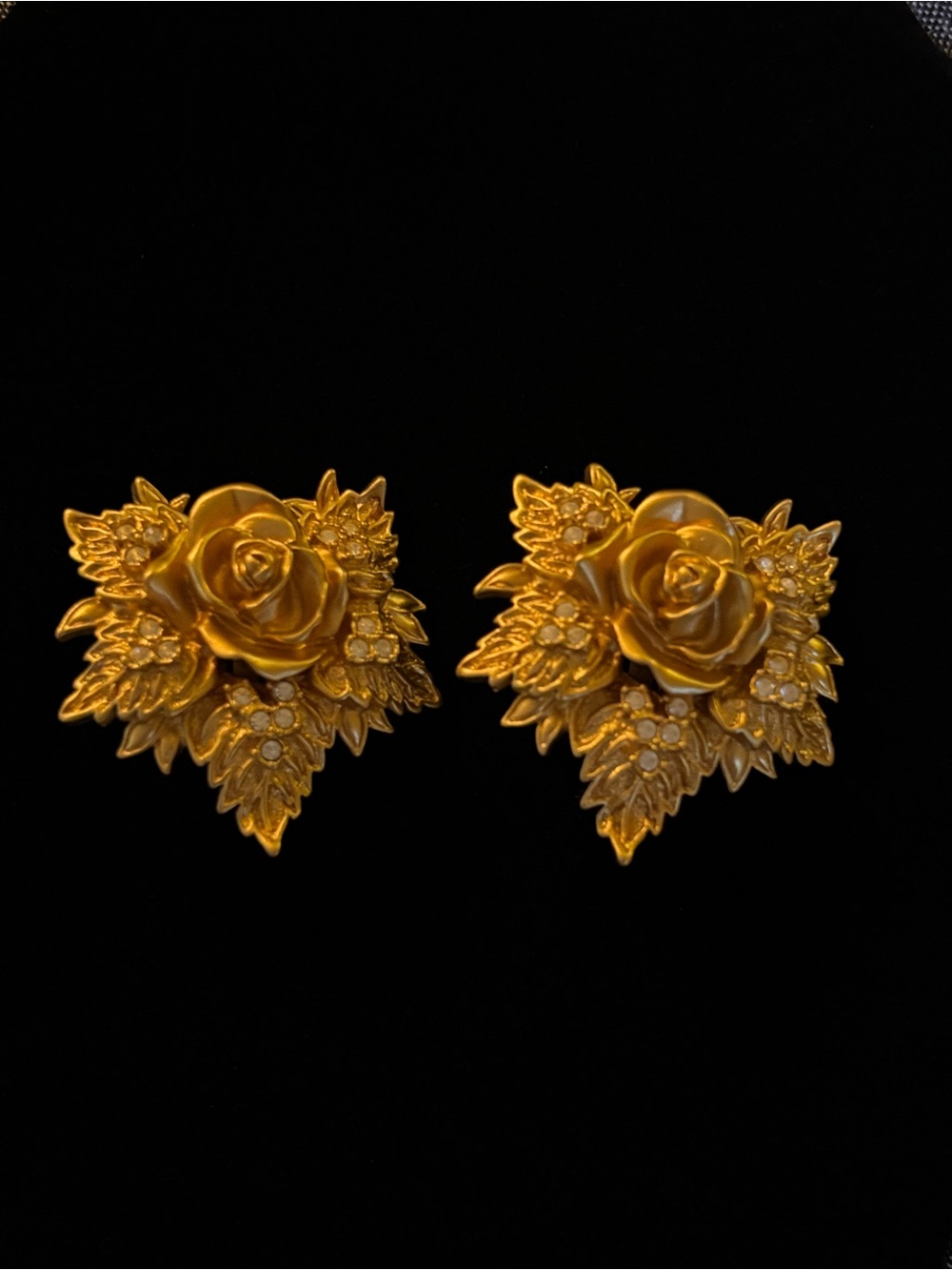 Vintage 1994 Elizabeth Taylor for Avon "Passion Flower" clip-on earrings NIB